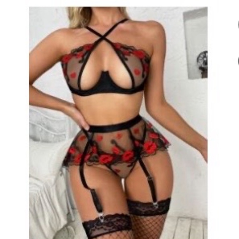 NEW Black and Red Lips Lingerie Set